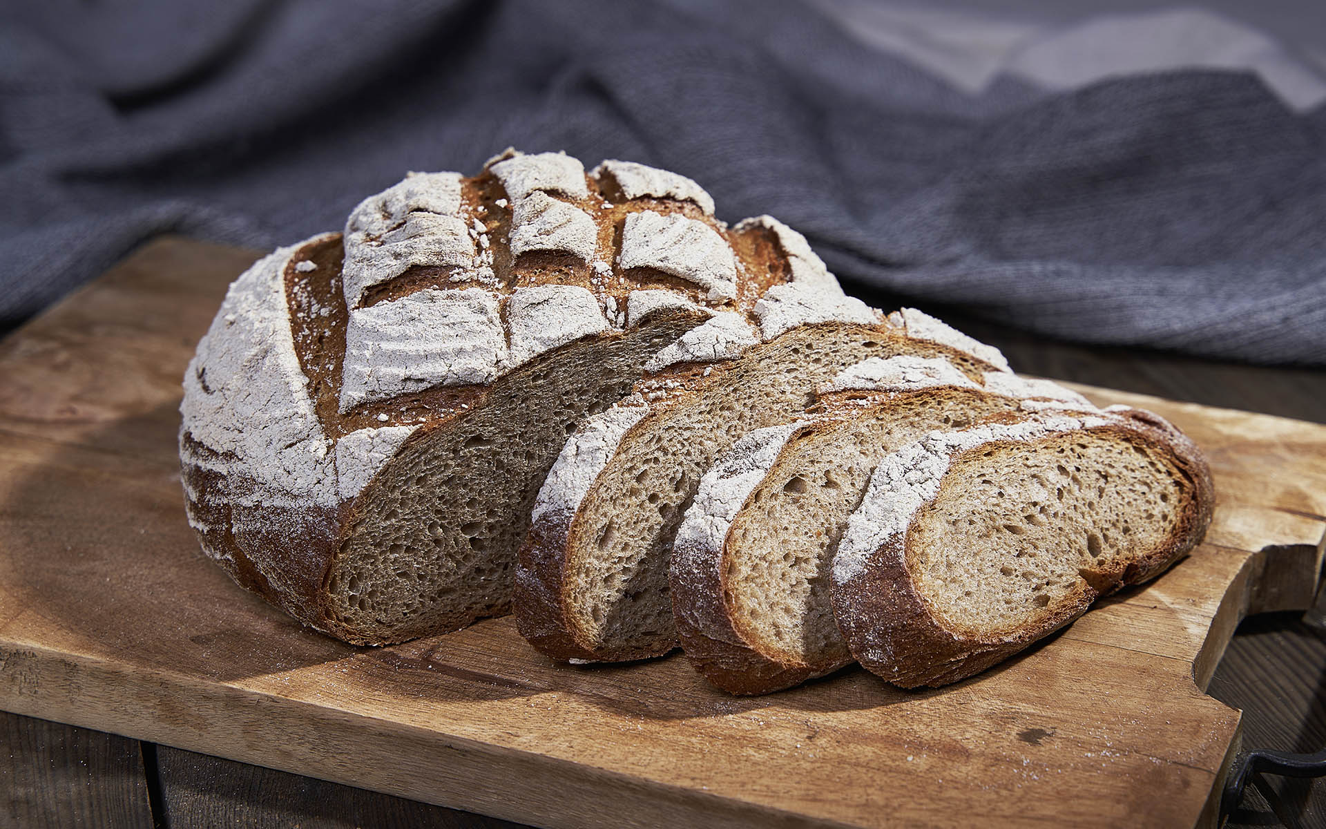 Brot, Roggenmischbrot bestäubt